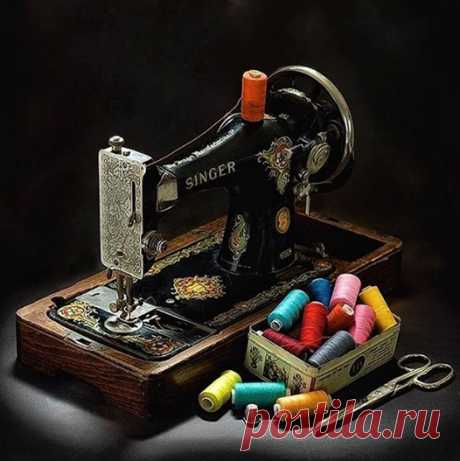 Айзек Мерритт Зингер был восьмым ребенком в бедной семье эмигрантов из Европы. Он появился на свет, когда возраст родителей приближался к пятидесяти, и вряд ли можно было рассчитывать, что профессия каретника позволит главе семейства неожиданно увеличить ее материальное состояние. Айзек решил взять дело в свои руки и в 12 лет рванул из дома, чтобы начать работать помощником механика в одной нью-йоркской мастерской.