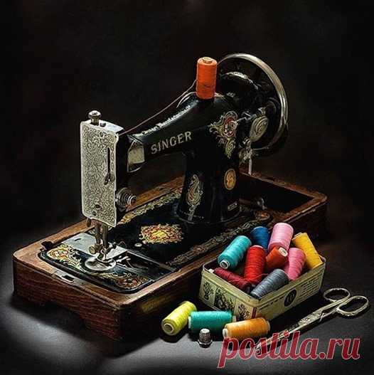 Айзек Мерритт Зингер был восьмым ребенком в бедной семье эмигрантов из Европы. Он появился на свет, когда возраст родителей приближался к пятидесяти, и вряд ли можно было рассчитывать, что профессия каретника позволит главе семейства неожиданно увеличить ее материальное состояние. Айзек решил взять дело в свои руки и в 12 лет рванул из дома, чтобы начать работать помощником механика в одной нью-йоркской мастерской.