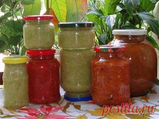 АДЖИКА НА ЛЮБОЙ ВКУС

Аджика

2,5 кг помидор
1 кг моркови
1 кг сладкого перца
1 кг яблок
Пропустить через мясорубку и варить один час с момента закипания.

Добавить:

200 гр. чеснока пропустить через чеснокодавилку.
1 стакан уксуса
1 стакан сахара
1 стакан масла растительного
0,4 стакана соли

Разложить в стерилизованные, горячие банки и закатать крышками.

Аджика зеленая

1 кг яблок
1 кг болгарского перца
200 гр. чеснока
1 стакан сахара
0,5 стакана 9% уксуса
2 столовые ло...