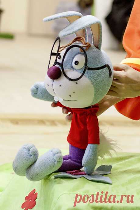 Продолжительность кукольного спектакля 30-35мин.

Кукольный спектакль для детей- от 3-х до 5лет.

В спектакле задействовано 5 персонажей: Винни-пух, Пятачек, Сова, Кролик, Ослик Иа.

Кукольный спектакль очень мобилен и играется на любой площадке: дома, детском саду, кафе, ресторане. Размер ширмы:высота 175см, ширина 220см, глубина250см. 

Музыкальное сопровождение.

Монтировка спектакля 30 мин.