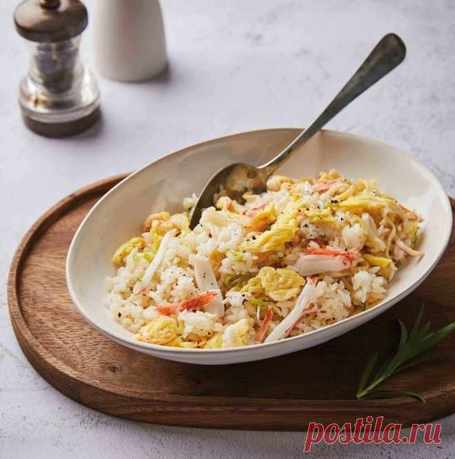 Корейская кухня: Жареный рис с крабовыми палочками (Массаль поккымбап) рецепт с фото