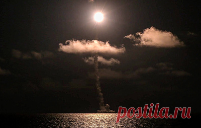 МБР "Булава" морского базирования приняли на вооружение ВС России. Ее носителями являются атомные подводные ракетные крейсеры стратегического назначения проектов 955/955А
