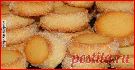 Потрясающее печенье от великого французского кондитера Пьера Эрме…хрустящее снаружи,нежное и рассыпчатое внутри…просто тает во рту! Приготовление: Размягчённое сливочное масло (230 г )растереть с сахарной пудрой (100 г) до однородности,добавить 1/4 ч.ложки соли,0.5 ч.ложки ванильного экстракта(я добавила 1 г ванилина), ввести просеянную муку(330 г). Быстро замесить мягкое тесто,собрав его в шар.Разделить тесто на 3 части,скатать из […]