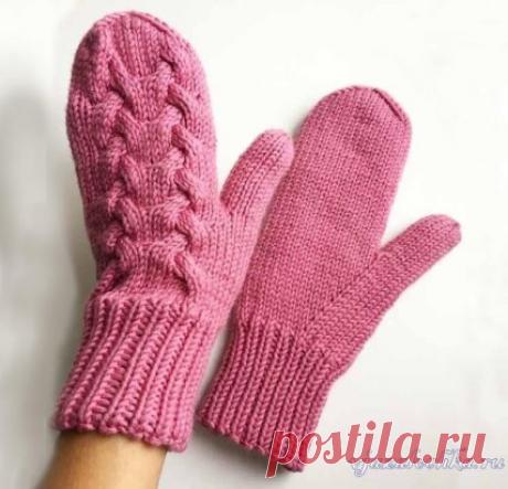 Варежки спицами индийским клином от Olga Maksheeva
Описание и видео: https://vjazalochka.ru/vyazanie-dlya-zhenshchin/perchatki-varezhki/varezhki-spicami-indijskim-klinom