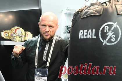 Шлеменко назвал любимые напитки на Новый год. Российский боец смешанного стиля, экс-чемпион Bellator в среднем весе Александр Шлеменко «Иван-чай. Алтайский сбор, мед тоже алтайский. Морс тоже будет на столе», — рассказал спортсмен. Он подчеркнул, что любит пить сибирский чай на травах, клюквенный, облепиховый и смородиновый морсы.