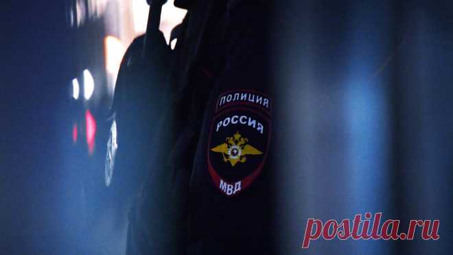В Дагестане обесточили жилой дом, который угрожают взорвать неизвестные. Сотрудники правоохранительных органов и аварийных служб обесточили жилой дом в городе Каспийске в Республике Дагестан, в котором забаррикадировались неизвестные и теперь угрожают взорвать здание. Об этом сообщается в Telegram-канале Mash ...