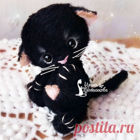 Тот еще труд фотать черных котов😆
Вобщем как-то так...)
Сегодня у меня планируются поскакушки на почту💃нужно отправить Сладошек и получить всякую нужность для моего ненасытного внутреннего хомячеллы.А еще погулять с Марусей,сшить брошечку и нафигарить пирогов с картошкой и сосиской.Оживить еще одну Сладошку еще нужно.Всё сумею,всё смогу💪
#ирискин_котеныш ныш 
#авторскаяработа
#тэдди