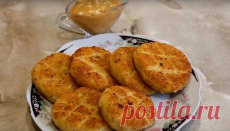 Драники отдыхают: свекровь рассказала, как приготовить новое блюдо из картофеля. Прекрасно смотрятся в окружении зелени и ярких свежих овощей.