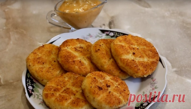 Драники отдыхают: свекровь рассказала, как приготовить новое блюдо из картофеля. Прекрасно смотрятся в окружении зелени и ярких свежих овощей.