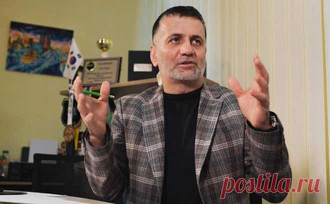 Бывшего главного тренера дагестанских кикбоксеров заподозрили в госизмене. Бывший главный тренер сборной Дагестана по кикбоксингу, заслуженный тренер России Ахмад Ахмедов стал фигурантом дела о госизмене из-за участия в боях на стороне Киева. После начала спецоперации он вступил в тероборону