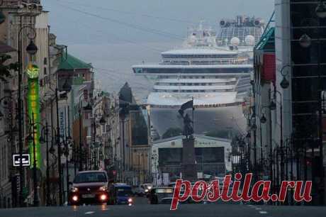 Лайнер «Бриллиантовая Принцесса»  в порту Владивостока