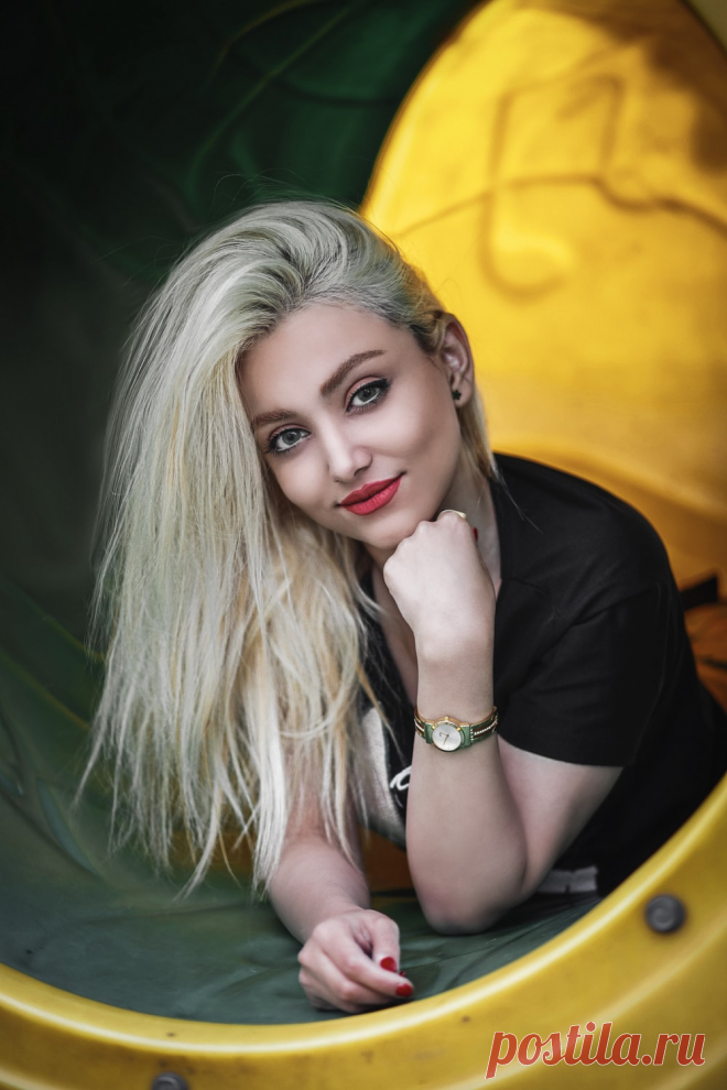 woman wearing black short photo – Free Blonde Image on Unsplash