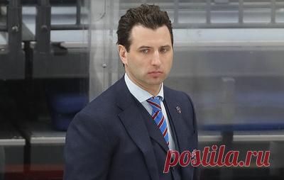 Роман Ротенберг назначен на пост главного тренера хоккейного клуба СКА. Предыдущий главный тренер команды из Санкт-Петербурга Валерий Брагин будет работать старшим тренером