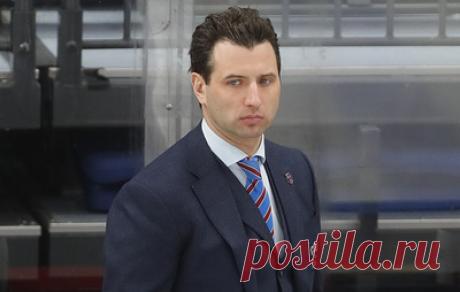 Роман Ротенберг назначен на пост главного тренера хоккейного клуба СКА. Предыдущий главный тренер команды из Санкт-Петербурга Валерий Брагин будет работать старшим тренером