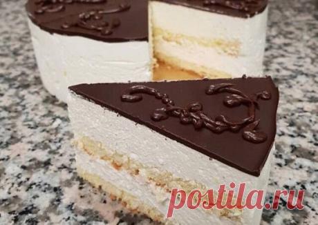 Прелестный торт &quot;Птичье молоко&quot; наоборот
Потребуется:
Корж:
-7 белков
-1 ст.сахара
-2 ст.л.муки
-1 ст.л.какао
Крем:
-7 желтков
-0,5 ст.сахара
-0,5 ст.молока
-250 гр.слив.масла
Помадка:
-2 ст.л.какао
-4 ст.л.молока(либо сливок)
-4 ст.л.сахара
-50 гр.слив.масла.
Приготовление:
1. Корж: белки взбиваются со стаканом сахара в крепкую пену, чтобы когда чашу перевернуть-не падало. Потом добавить перемешанную муку с какао и опять взбить,чтобы не было комков