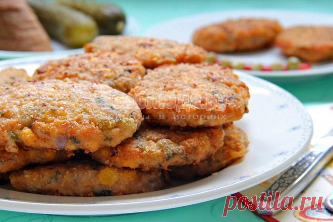 Как приготовить котлеты из индюшиного фарша с консервированным горошком и кукурузой.