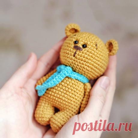 PDF Мини Мишка крючком. FREE crochet pattern; Аmigurumi animal patterns. Амигуруми схемы и описания на русском. Вязаные игрушки и поделки своими руками #amimore - маленький мишка из обычной пряжи, медведь, медвежонок.