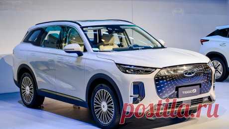 Самый большой гибрид Chery привезут в Россию. Что это за автомобиль. Большой кроссовер Chery Tiggo 9 PHEV стал одной из самых ожидаемых новинок Пекинского автосалона для россиян. Этот автомобиль сочетает в себе массивный кузов, скоростные характеристики и гибридные технологии. &quot;Газете.Ru&quot; удалось в числе первых познакомиться с этим автомобилем в Китае.