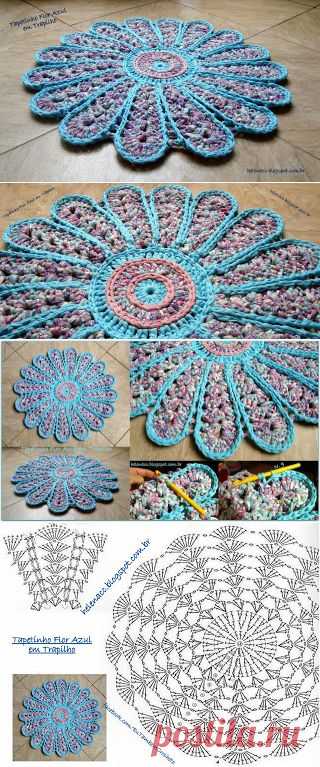 EU TAMBÉM CROCHETO...: Tapetinho Flor Azul em Trapilho