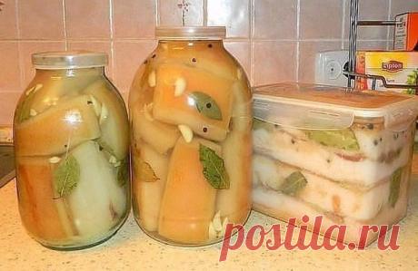Самое вкусное сало. Самое вкусное сало.

Ингредиенты:
- сало
- вода - 1 литр
- поваренная соль - 1 стакан
- лавровый лист - 3-4 штуки
- перец горошком - по вкусу
- репчатый лук - 1 штука
- чеснок - 3-4 зубчика
- черный молотый перец.
Приготовление:
Складываем сало в кастрюлю, а затем делаем рассол.
Рассол: на 1 литр воды высыпаем 1 стакан соли, добавляем 3-4 листика лаврушки, перчик горошком и одну луковицу (я ее очищаю) рассол закипятим и через минутку заливаем сало горяч...