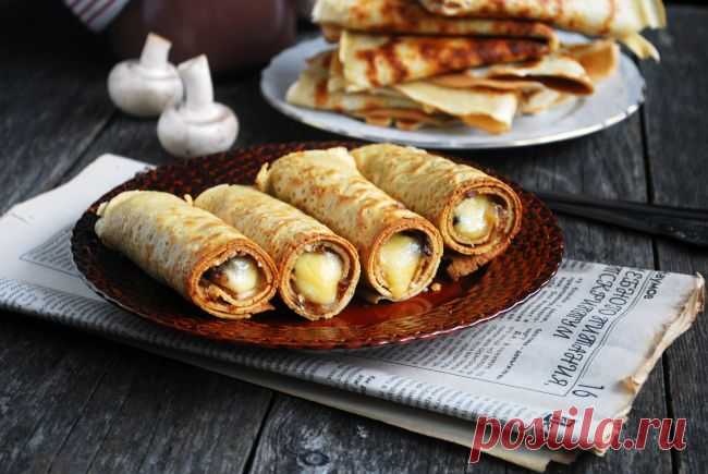 мини-блинчики с сыром, грибами и луком