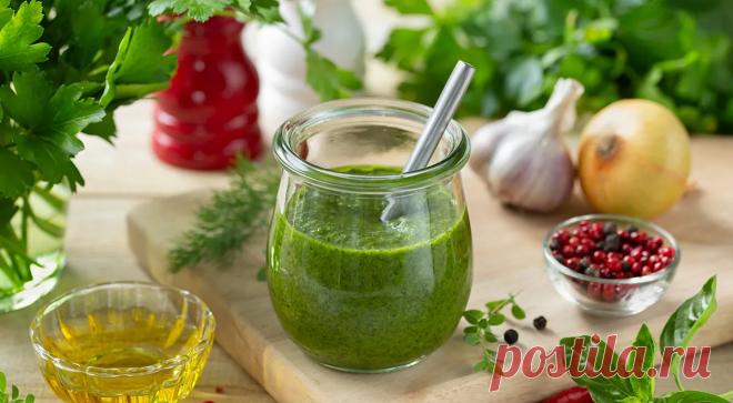 Песто на любой вкус: 10 лучших рецептов — читать на Gastronom.ru Песто — соус, который любит весь мир, и не зря. У него насыщенный вкус, универсальность в подаче и удивительная простота приготовления. Мы привыкли к классическому песто из базилика, оливкового масла, орехов и твердого сыра — но это только один из мн - статья на кулинарном сайте Gastronom.ru