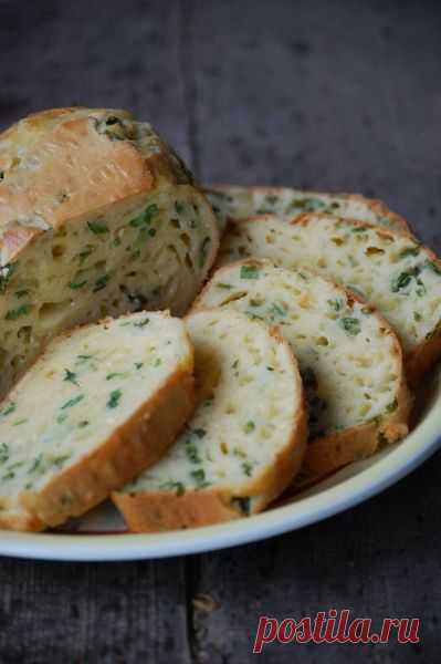Закусочный кекс с сыром и зелёным луком.