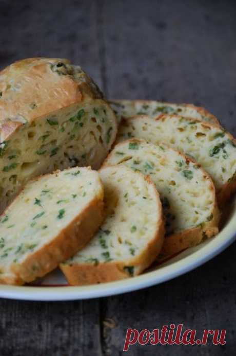 Закусочный кекс с сыром и зелёным луком.