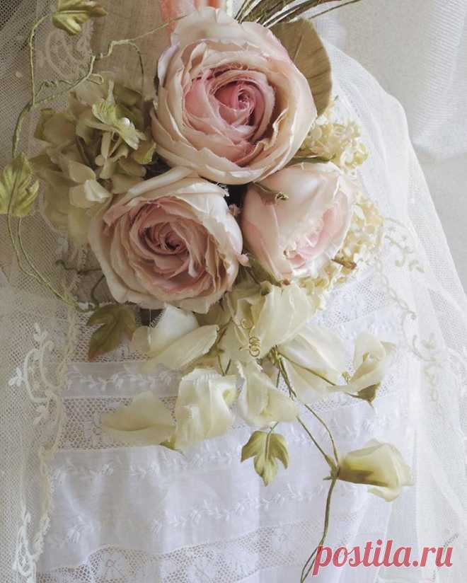 染め花、布花 ＊ 大輪のバラのブーケ🌹 ずっと前に作ったお気に入りのブーケです。 2016.12.5 ＊ #布花#染め花#布花教室#布花ブーケ#大輪のバラ#スイトピー#アンティークレース#artflo - decomako