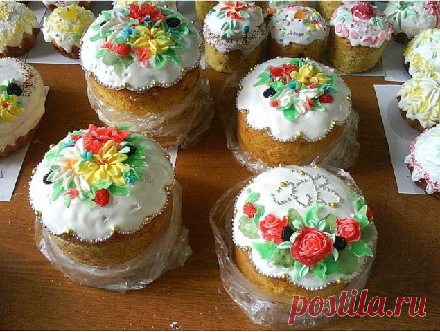 Александрийское тесто (для куличей)

Совершенно потрясающие куличи! Сладкие, нежные, мягкие... Вкуснее я не ела в жизни!
Рецепт бабушкин, готовит она по этому рецепту уже несколько десятков лет.

С порции получается очень много куличей, смело делите количество на 2, 3, 4...

1 л. топленого молока;
1 кг. сахара;
500 гр. слив. масла;
10 яиц;
3 желтка;
150 гр. свежих дрожжей.
Яйца слегка взбить, масло порезать кусочками, смешать все продукты с теплым молоком и оставить в тепл...
