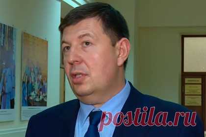 Соратника Медведчука решили объявить в международный розыск. Офис генерального прокурора Украины решил добиться, чтобы депутата Верховной Рады от партии «Оппозиционная платформа — За жизнь» Тараса Козака объявили в международный розыск. В отношении соратника Виктора Медведчука по партии продолжается досудебное расследование. Медведчука и Козака подозревают в госизмене.