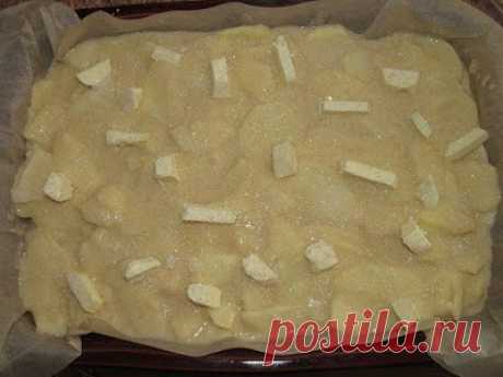ЯБЛОЧНЫЙ ПИРОГ-СУФЛЕ 🍏 Необычайно вкусный пирог. Угощайтесь! ИНГРЕДИЕНТЫ: ● 1 кг. яблок ● 3 яйца ● 120 гр. сахара + 2 ст.л. для посыпки ● 150 мл. молока ● 1 пакетик ванильного сахара ● цедра 1 лимона ● 150 гр. муки ● 1 ч.л. разрыхлителя ● 1 ч.л. корицы ● щепотка соли ● 30 гр. сливочного масла ПРИГОТОВЛЕНИЕ: Яблоки очистить от кожицы и семян, и нарезать тонкими слайсами (либо можно натереть на терку Бернер, или специальной насадкой на кухонном комбайне). Муку смешать с разрыхлителем, солью и…