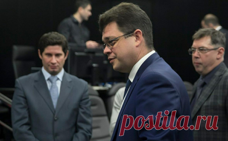«Коммерсантъ» сообщил, что создававший Aurus глава НАМИ уволится. Гендиректор подведомственного Минпромторгу федерального государственного унитарного предприятия «Центральный научно-исследовательский автомобильный и автомоторный институт» (НАМИ) Сергей Гайсин в ближайшее время покинет свой пост, который может занять сотрудник КамАЗа, пишет «Коммерсантъ».