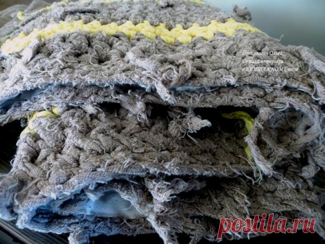 Накидка на сакамью в стиле прованс, деревенском, скандинавском.
Ручная вязка. Для интерьера. Создана нами под влиянием деревенских мотивов.
Размер 31см ширина и 1,82м длинна. 
На деревянный диванчик или скамью. Хорошо будет сочетаться с нашими кистями.