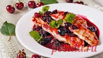 Рецепты от Юлии Барановской: куриная грудка с соусом, малиновый десерт и салат из баклажанов «К еде я отношусь как к ритуалу. Для меня важно, с кем я завтракаю, ужинаю или просто перекусываю.... Юлия Барановская из личного архива Юлии Барановской
«К еде я отношусь как к ритуалу. Для меня важн…