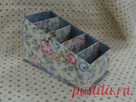 Porta Controle Remoto Cartonagem | Entre Feltros e Tecidos | Elo7 Porta Controle Remoto, em técnica de cartonagem, revestido com tecido.
Ideal para organizar os controles na sala.