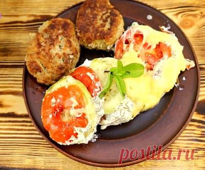 Кабачки в духовке под соусом Обожаю разные блюда из кабачков. А если не нужно подолгу стоять у плиты, так это мой фаворит. Один из таких рецептов - запеченные кабачки в духовке под вкуснейшим соусом. Рекомендую приготовить, и побаловать семью этим блюдом из кабачков.