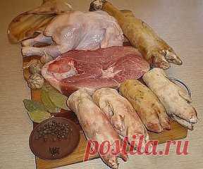 Как правильно приготовить вкусный холодец...
Основные правила приготовления хорошего холодца
Для того чтобы приготовить прозрачный холодец, необходимо помнить
несколько простых правил, придерживаясь которых можно будет без труда
сотворить этот кулинарный шедевр. Правила и рецепт вкуснейшего холодца на сайте: http://goldenrecipes.ru/kak-pravilno-prigotovit-vkusnyj-holodets/
