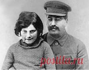 Судьба дочери Сталина - Умная Она не пошла по стопам отца, предпочтя «жизнь за кулисами», и написала мемуары, в которых изобличила партийную верхушку и показала Сталина с неожиданной стороны. Смерть отца У Светланы сложились очень противоречивые отношения с отцом, тень которого преследовала ее на протяжении всей жизни. Но даже несмотря на их многочисленные конфликты, его смерть стала для Аллилуевой настоящим …