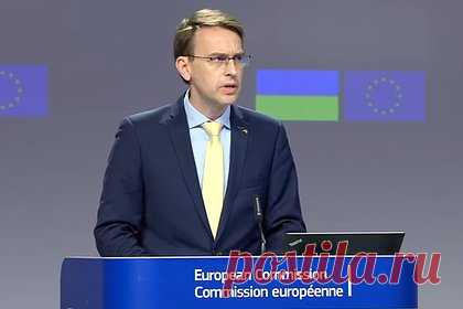 В ЕС ответили на слова Папы Римского о белом флаге Украины. Европейский союз (ЕС) выступает за мирные переговоры на условиях Украины. Об этом заявил представитель внешнеполитической службы ЕС Петер Стано, комментируя высказывание Папы Римского Франциска, в котором понтифик призвал Киев показать белый флаг и начать мирные переговоры.