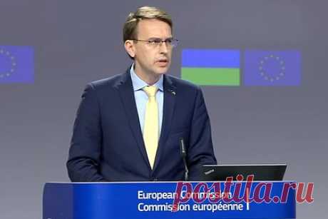 В ЕС ответили на слова Папы Римского о белом флаге Украины. Европейский союз (ЕС) выступает за мирные переговоры на условиях Украины. Об этом заявил представитель внешнеполитической службы ЕС Петер Стано, комментируя высказывание Папы Римского Франциска, в котором понтифик призвал Киев показать белый флаг и начать мирные переговоры.