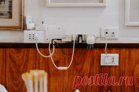 Нужно ли выключать неработающие электроприборы из розеток