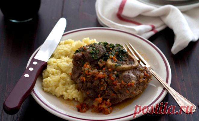 Тушеные телячьи хвосты.
Отличный рецепт вкуснейшего тушеного блюда из кусочков телячьего хвоста, моркови, лука и сельдерея.