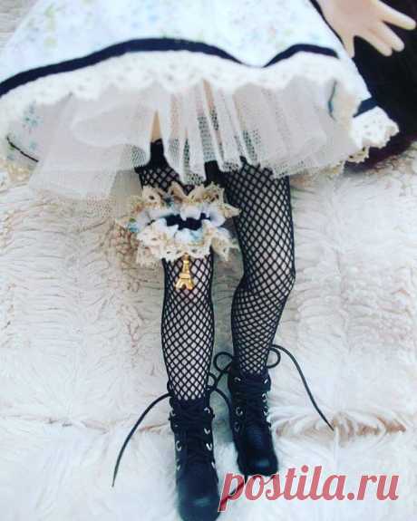 Публикация Moulaire Sandrine MELYSAND D. в Instagram • Окт 29 2016 в 12:30 UTC 68 отметок «Нравится», 3 комментариев — Moulaire Sandrine MELYSAND D. (@melysand_doll) в Instagram: «#blythe #blytheoutfit #doll #pullip #ooakdoll #licca #sewing #dress #miniature #etsy #bjds»