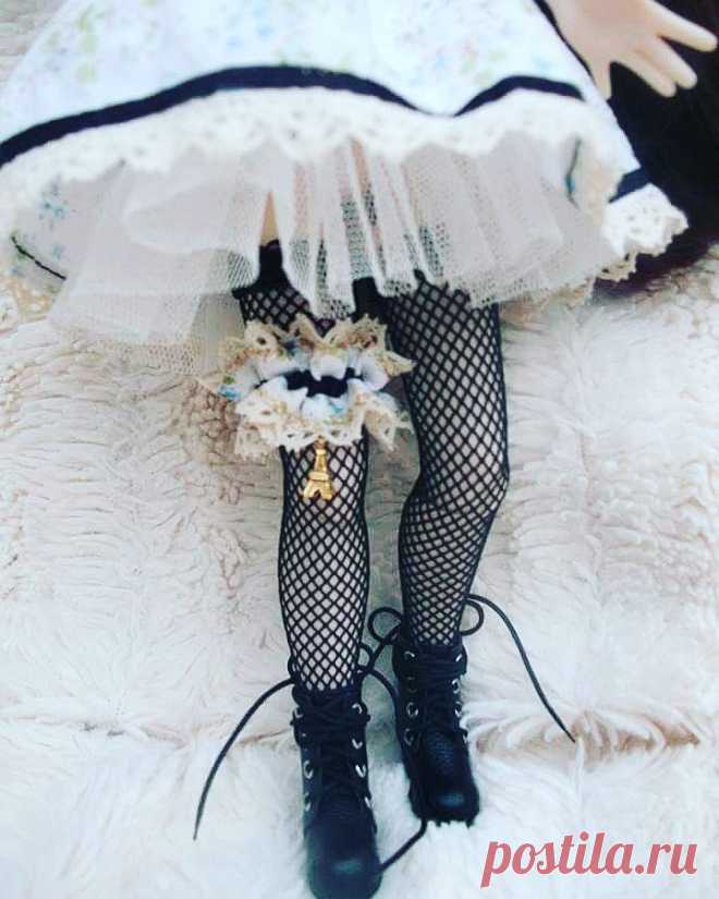 Публикация Moulaire Sandrine MELYSAND D. в Instagram • Окт 29 2016 в 12:30 UTC 68 отметок «Нравится», 3 комментариев — Moulaire Sandrine MELYSAND D. (@melysand_doll) в Instagram: «#blythe #blytheoutfit #doll #pullip #ooakdoll #licca #sewing #dress #miniature #etsy #bjds»