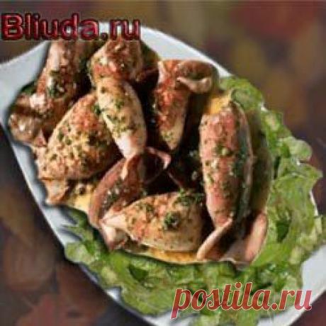 Кальмары фаршированные фасолью | Bliuda.ru

Оригинальное блюдо: аппетитные кальмары, начиненные зеленой стручковой фасолью с тонким чесночным ароматом и легким вкусом белого вина.