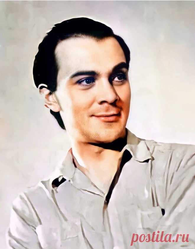 Муслим Магомаев, 17 августа, 1942
 • 25 октября 2008