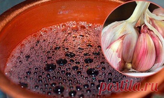 Принимать этот ликер необходимо по чайной ложке 
Эта уникальная настойка способна излечить буквально все жизненно важные системы человеческого организма. Продолжение на сайте: http://poejka.ru/prinimat-etot-liker-neobxodimo/