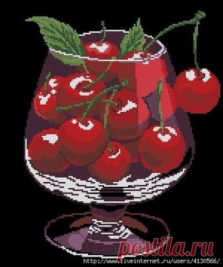 Вишни в бокале. Вышивка крестом.