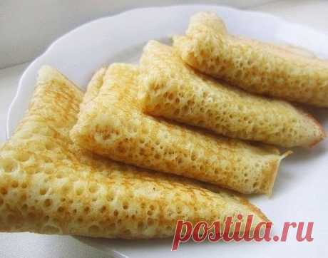 БЛИНЧИКИ "АЖУРНЫЕ"

Эти блины получаются очень вкусными, тонкими, нежными. А какие они ажурные, и все-все в дырочках! 
Даже если вы никогда не пекли блины, по этому рецепту они получаются у всех! 
Блины очень вкусные и необыкновенно красивые! Попробуйте! 

Ингредиенты: 
0,5 л кефира (пол-литра) 
1 стакан молока 
1-2 яйца 
1,5 ст. муки 
1 ст.л. сахара 
0.5 ч.л. соли 
1 ч.л. соды 
растительное масло 

Приготовление: 
1. В кастрюлю вылить кефир и немного подогреть (должен быт...